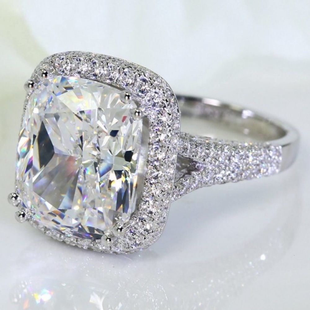 NEW💍PLATINUM DIAMOND CUSHION HALO DOME RING, CUTE RING, SHINY RING. - Picture 5 of 8